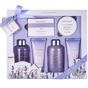 Body & Earth Shower gel Gift Set ชุดของขวัญกลิ่นลาเวนเดอร์ 1เซท = 6 ชิ้น ประกอบด้วย  1.Bubble bath 2.Shower gel 3.Body lotion 4.Hand lotion 5.Soap 6.Face cream