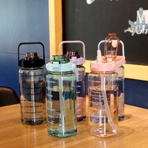 ขวดน้ำ 2000 ML. (01) ขวดน้ำ 2 ลิตรสีสันสดใส ขวดน้ำพลาสติกแบบพกพา ความจุ 2ลิตร (BPA FREE) พลาสติก PC