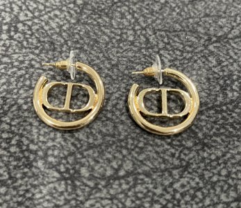 ต่างหูเกรดมิลเลอร์