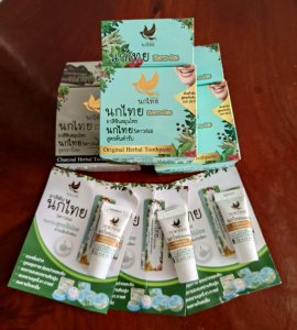 ยาสีฟันสมุนไพรนกไทย 3 ตลับแถมหลอด ขนาด 8กรัม 3 หลอดนะคะ