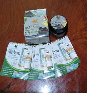 #ยาสีฟันสมุนไพรถ่านชาร์โคล  สูตรชาร์โคล แบบตลับ 3 แถมหลอดขนาด 8g. 3 หลอด