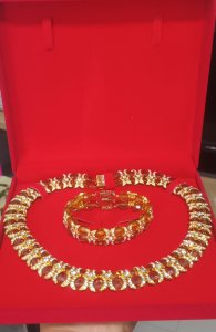 (จอง) ครืตตัลข้อเพชร เงินข้าวรุ้ง สร้อยคอและข้อมือ